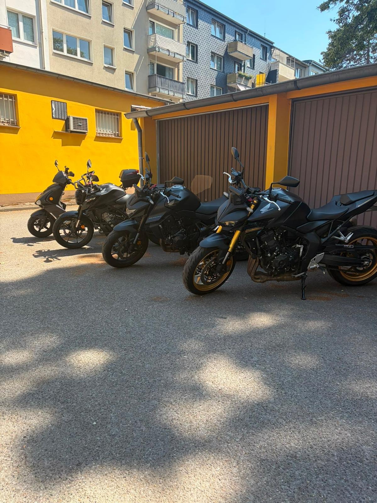 Motorräder der No Limits Fahrschule für die Führerscheinklasse A